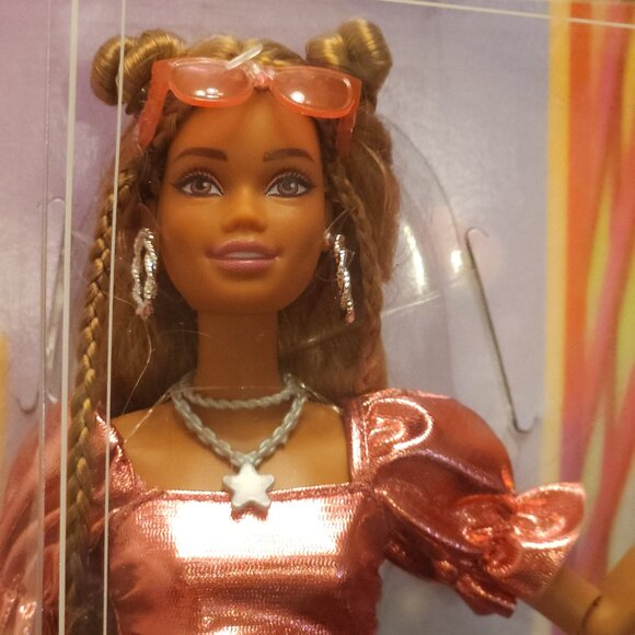 2025 Barbie Deluxe Style Wave 2 Christie Chase Doll Metallic Glam NEW (READ) 2/2 - Picture 2 of 16